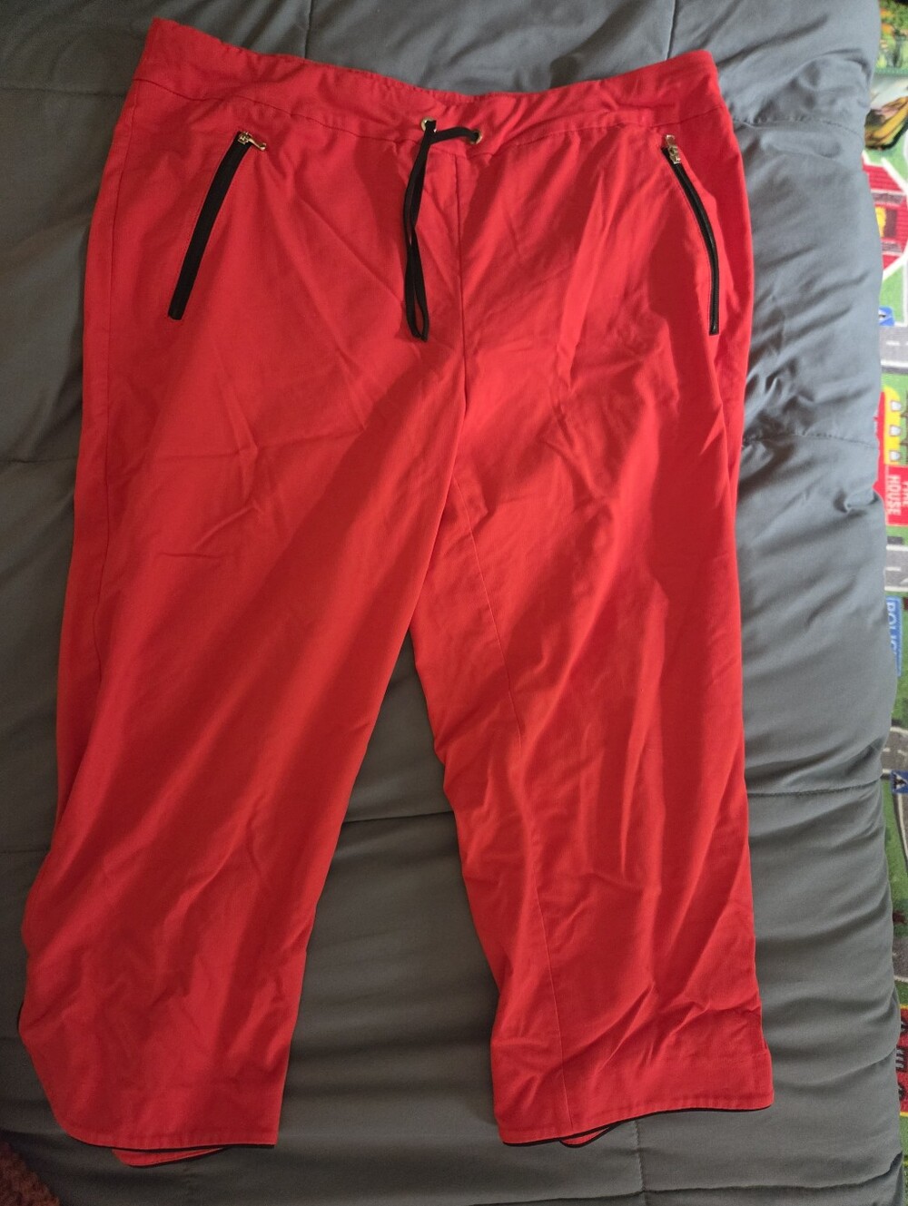 Chico's Bright Red Drawstrinqg Jogger Capris with Zipper Pockets